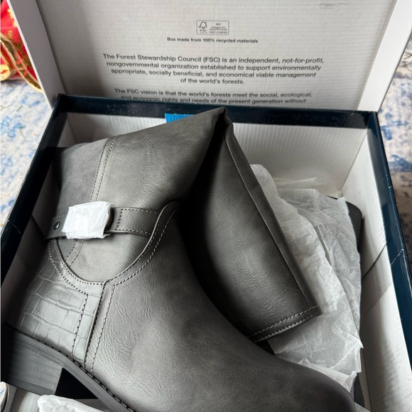 NIB Karen Scott Gray Knee-High Vegan Leather Women's Riding Boots - Picture 8 of 9